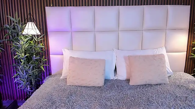 Snapshot of MelanieHillss chatting on April 2026 04:35:01 AM MelanieHillss online show from April 2026 04:35:01 AM