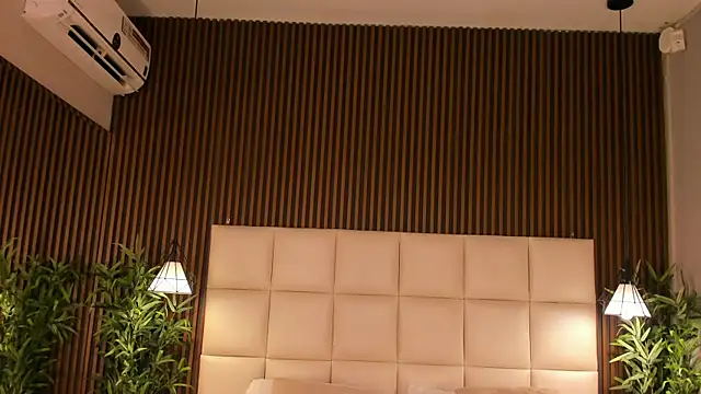 Snapshot of MelanieHillss chatting on April 2026 04:02:02 AM MelanieHillss online show from April 2026 04:02:02 AM