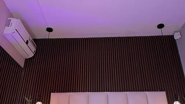 Snapshot of MelanieHillss chatting on April 2026 04:06:02 AM MelanieHillss online show from April 2026 04:06:02 AM