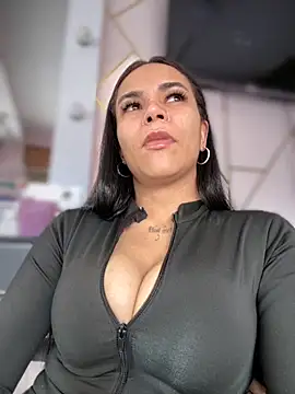 Snapshot of Naatalia chatting on October 2025 05:37:01 PM Naatalia online show from October 2025 05:37:01 PM