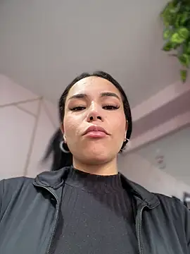 Snapshot of Naatalia chatting on November 2025 05:48:01 PM Naatalia online show from November 2025 05:48:01 PM