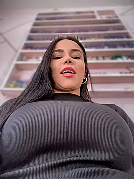 Snapshot of Naatalia chatting on December 2025 05:07:02 PM Naatalia online show from December 2025 05:07:02 PM