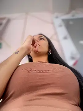 Snapshot of Naatalia chatting on January 2026 06:13:01 PM Naatalia online show from January 2026 06:13:01 PM