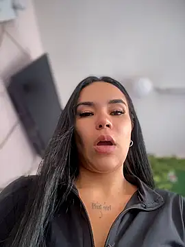 Naatalia online show from May 2026 04:57:01 PM