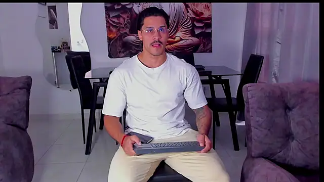 Valentino Dosantos  online show from February 2026 08:14:02 PM