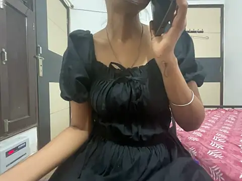 Snapshot of aliya_bhatt chatting on October 2025 03:33:01 PM aliya bhatt online show from October 2025 03:33:01 PM