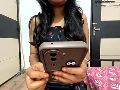 Snapshot of aliya_bhatt chatting on October 2025 04:42:01 PM aliya bhatt online show from October 2025 04:42:01 PM