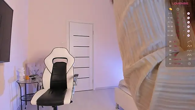 Snapshot of GentleMiss chatting on October 2025 08:42:01 PM GentleMiss online show from October 2025 08:42:01 PM