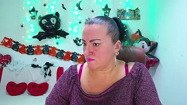 DianaMGG online show from October 2025 05:19:02 AM