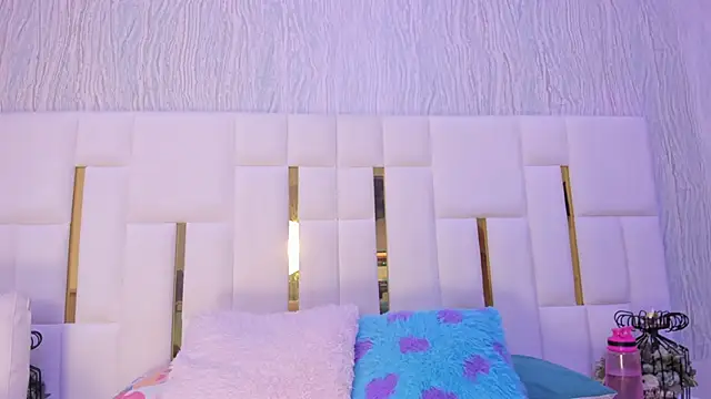 Snapshot of hillary_uckerman_ chatting on October 2025 11:44:02 AM hillary uckerman online show from October 2025 11:44:02 AM