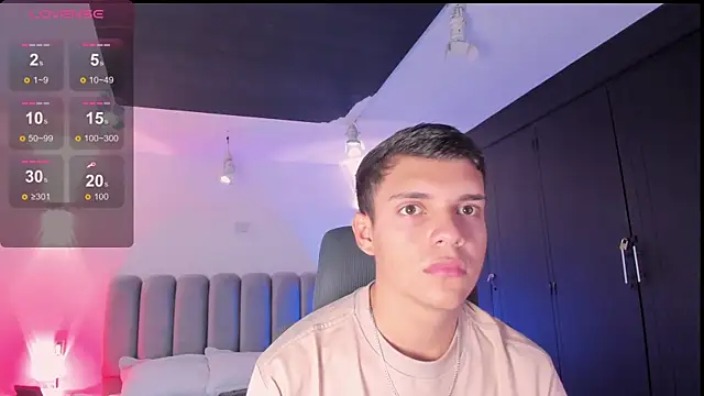 JacobRoberts1 online show from September 2025 01:43:02 PM