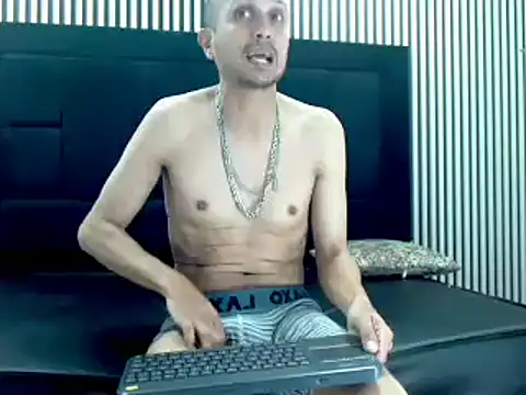 JhonTorres018 online show from February 2025 06:48:01 AM