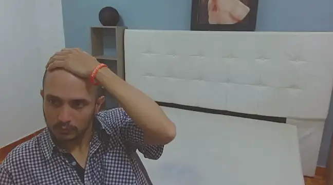 JhonTorres018 online show from February 2025 07:14:01 PM