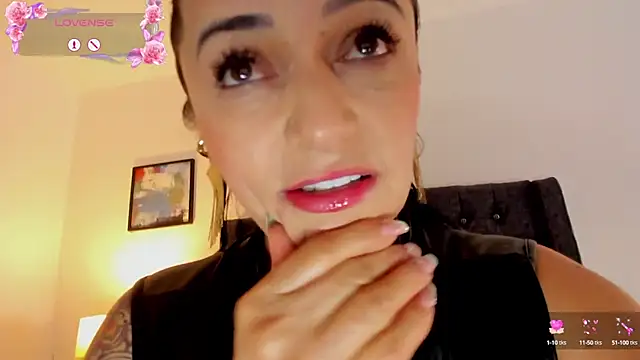 Snapshot of Skay_Hot chatting on January 2025 06:37:02 PM Skay Hot online show from January 2025 06:37:02 PM