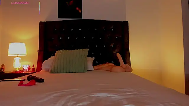 Snapshot of Skay_Hot chatting on October 2025 11:37:01 PM Skay Hot online show from October 2025 11:37:01 PM