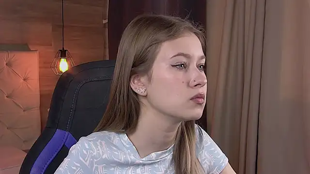 EveMundie online show from February 2025 09:25:02 AM