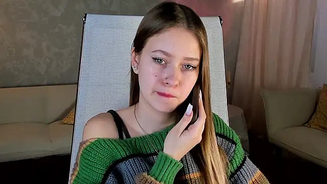 EveMundie online show from March 2025 01:23:01 PM