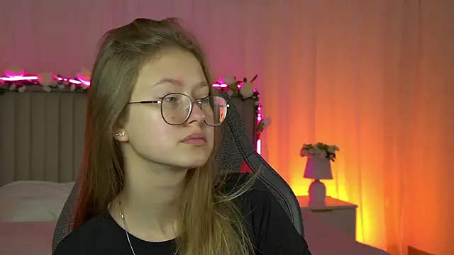 EveMundie online show from September 2025 06:18:01 AM