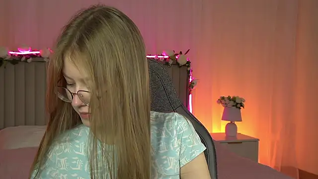 EveMundie online show from October 2025 06:32:02 AM