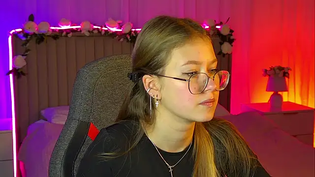 EveMundie online show from October 2025 09:21:02 AM