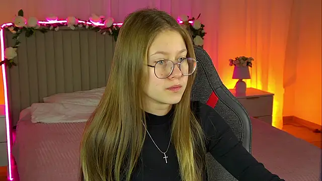 EveMundie online show from November 2025 06:14:01 AM