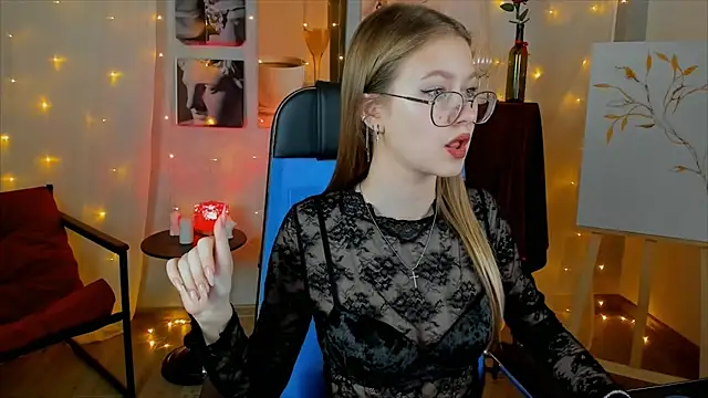 EveMundie online show from December 2025 12:54:01 PM