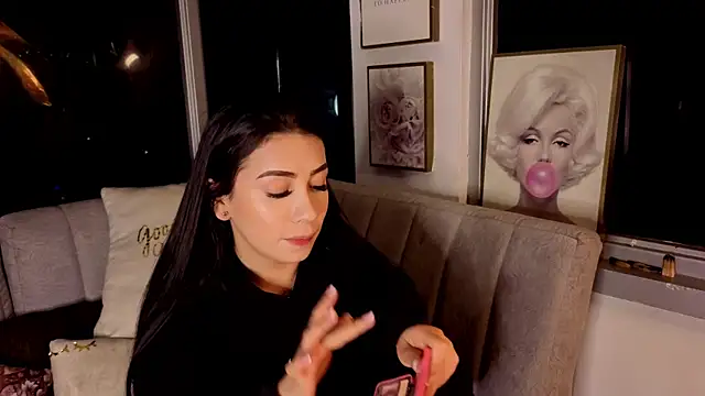 Ivanna West online show from December 2025 10:10:02 AM