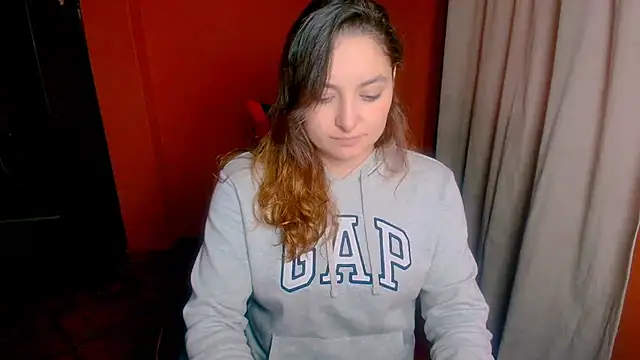 Daianna m  online show from April 2026 08:11:02 PM