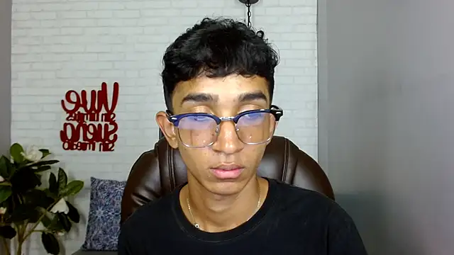 Snapshot of Martin_Linares chatting on February 2025 04:46:02 PM Martin Linares online show from February 2025 04:46:02 PM