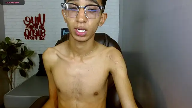 Snapshot of Martin_Linares chatting on February 2025 04:47:01 PM Martin Linares online show from February 2025 04:47:01 PM