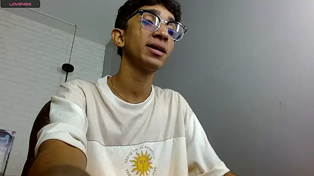 Snapshot of Martin_Linares chatting on February 2025 01:41:01 PM Martin Linares online show from February 2025 01:41:01 PM