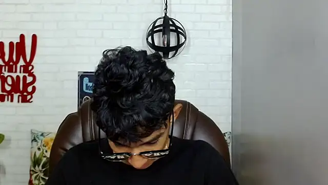 Snapshot of Martin_Linares chatting on March 2025 01:53:02 PM Martin Linares online show from March 2025 01:53:02 PM