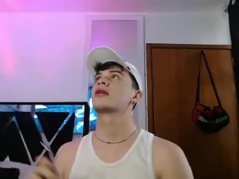 Snapshot of Smith_boy_25 chatting on February 2025 08:11:02 PM Smith boy 25 online show from February 2025 08:11:02 PM