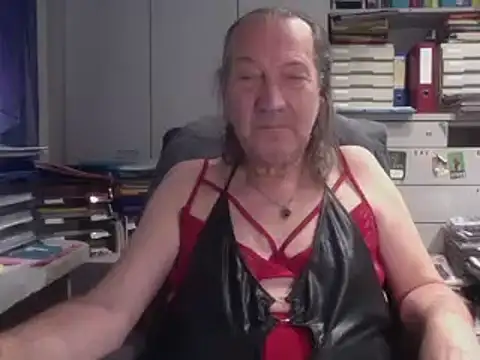 HMStraps01 online show from November 2025 08:33:02 AM