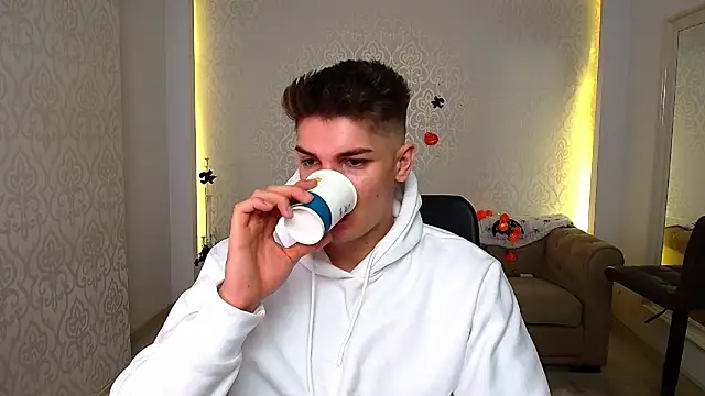 Snapshot of MaxKaiden chatting on October 2025 04:56:01 AM MaxKaiden online show from October 2025 04:56:01 AM