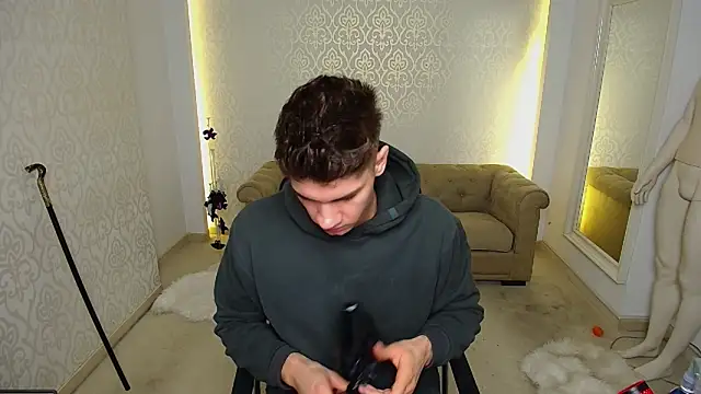 Snapshot of MaxKaiden chatting on November 2025 06:02:02 AM MaxKaiden online show from November 2025 06:02:02 AM