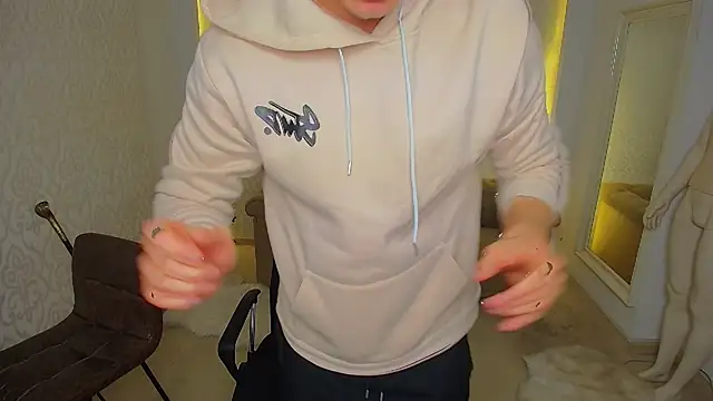 Snapshot of MaxKaiden chatting on November 2025 05:35:02 AM MaxKaiden online show from November 2025 05:35:02 AM