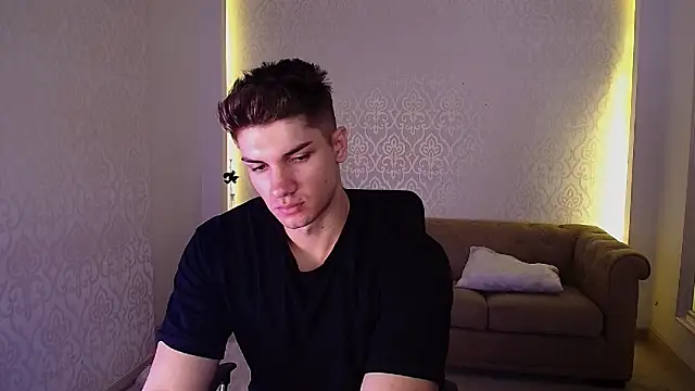 Snapshot of MaxKaiden chatting on November 2025 06:02:02 AM MaxKaiden online show from November 2025 06:02:02 AM