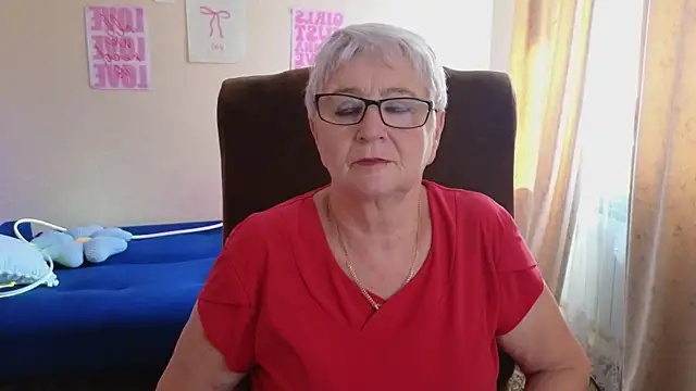 Sandra Snowflake online show from June 2026 12:15:02 PM