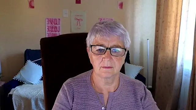 Sandra Snowflake online show from June 2026 04:02:02 AM