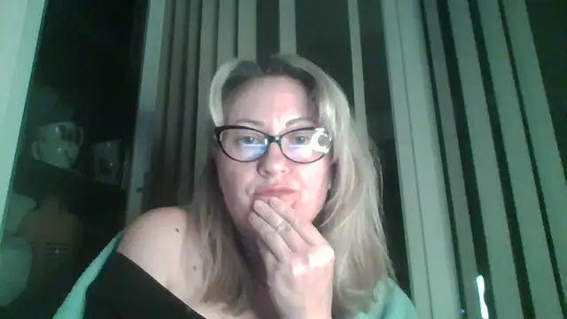 Snapshot of Mary888x chatting on February 2025 09:32:02 PM Mary888x online show from February 2025 09:32:02 PM