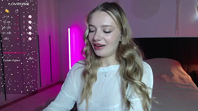 LunaticaBae online show from February 2025 01:02:02 AM