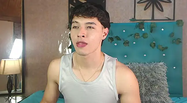 LiamAndrewzz online show from February 2025 08:10:01 PM