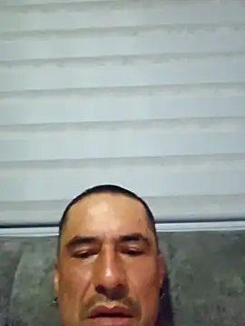 Snapshot of Iuver chatting on December 2025 02:13:02 PM Iuver online show from December 2025 02:13:02 PM