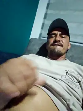 Snapshot of Iuver chatting on January 2026 11:41:02 PM Iuver online show from January 2026 11:41:02 PM