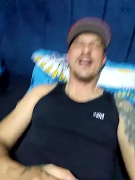 Snapshot of Iuver chatting on February 2026 09:05:02 PM Iuver online show from February 2026 09:05:02 PM