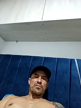 Snapshot of Iuver chatting on February 2026 11:36:02 PM Iuver online show from February 2026 11:36:02 PM