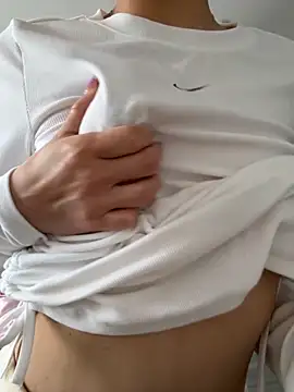 Snapshot of skybeatrice7 chatting on November 2025 07:24:02 PM skybeatrice7 online show from November 2025 07:24:02 PM