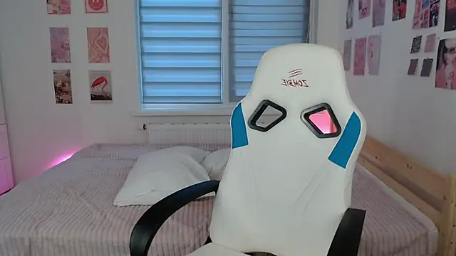 Snapshot of Karina_Hendrick chatting on March 2025 10:11:02 AM Karina Hendrick online show from March 2025 10:11:02 AM