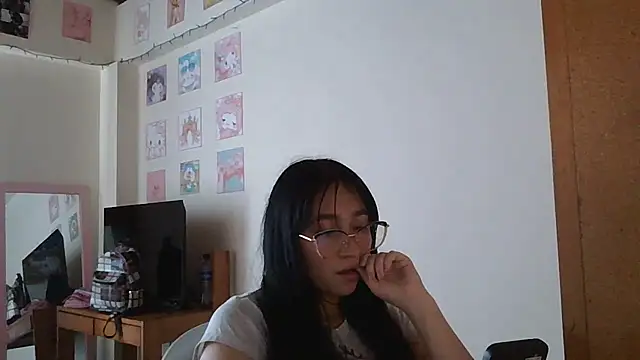 Arielle lov online show from November 2025 09:14:02 PM